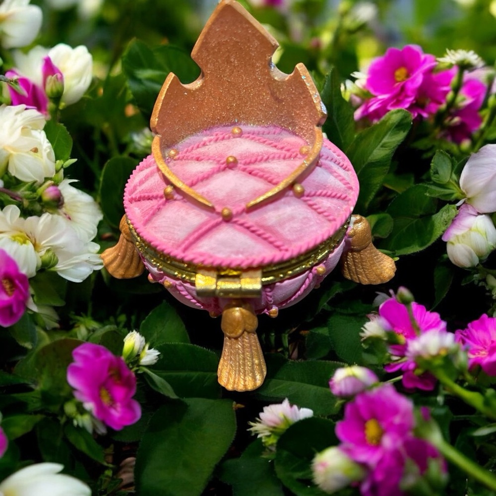 Adorable Trinket/Pill box in Pink/Gold. Disney Sleeping Beauty/Sparkling Crown๐ - Picture 3 of 4